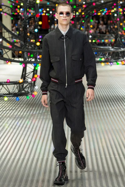 Look 12